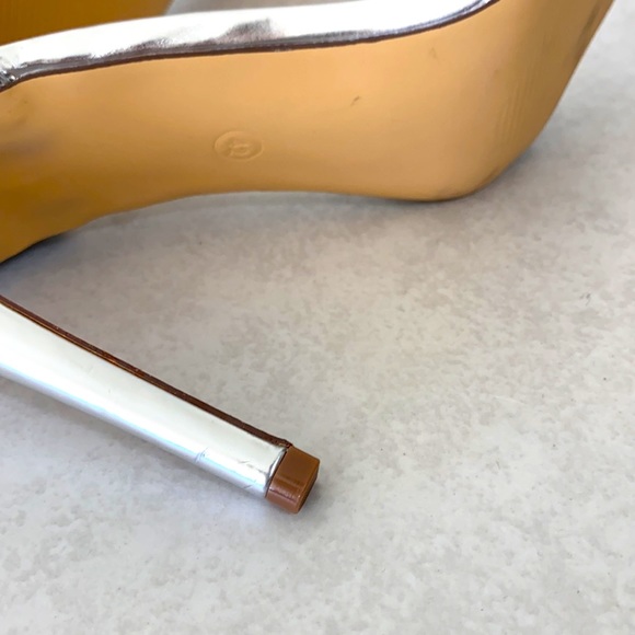 Beautiful Silver heeled sandals - Picture 4 of 9